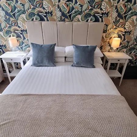 The Cavendish 5*