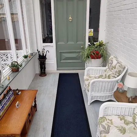 The Cavendish Guest house Scarborough