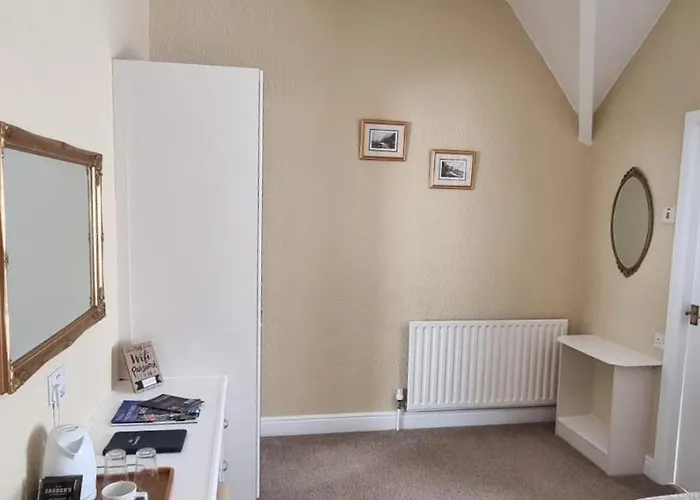 The Cavendish Guest house Scarborough