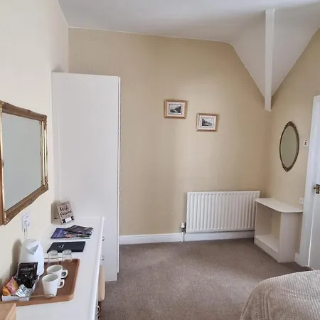 The Cavendish Guest house Scarborough